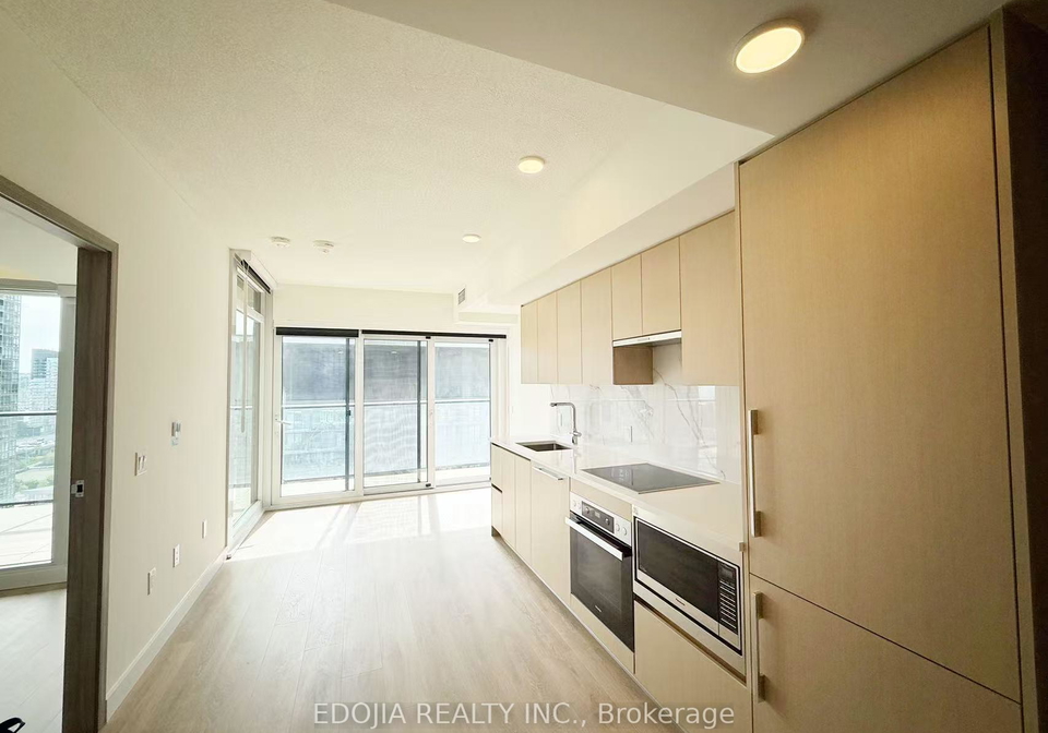 3-concord-cityplace-way-toronto-toronto-ontario-c13494476