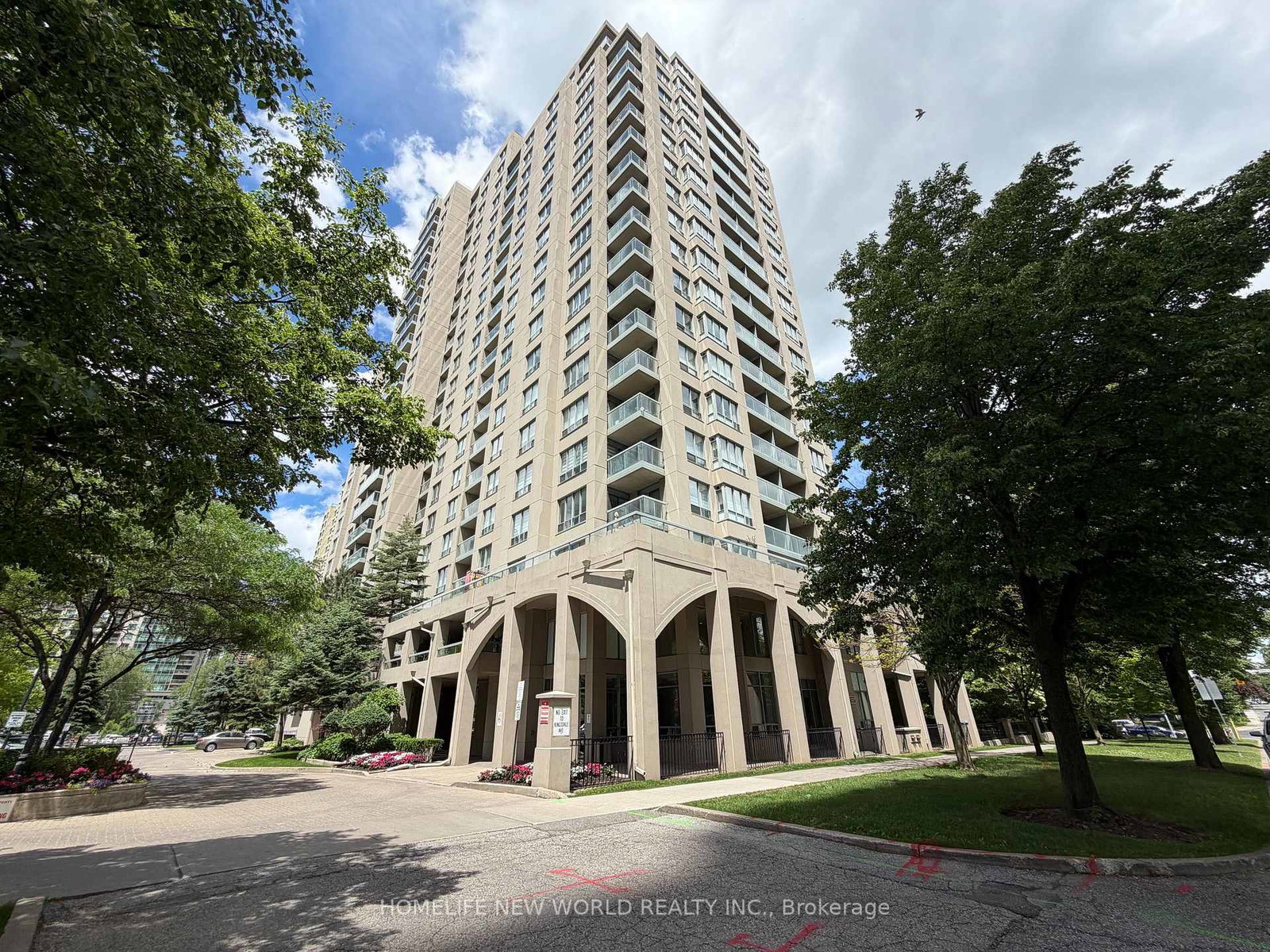 28-empress-avenue-toronto-north-york-ontario-c13494524