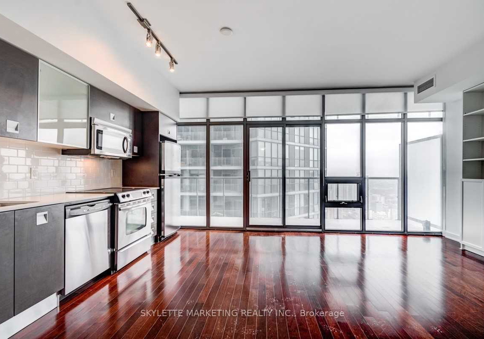 33-charles-street-e-toronto-toronto-ontario-c13495478