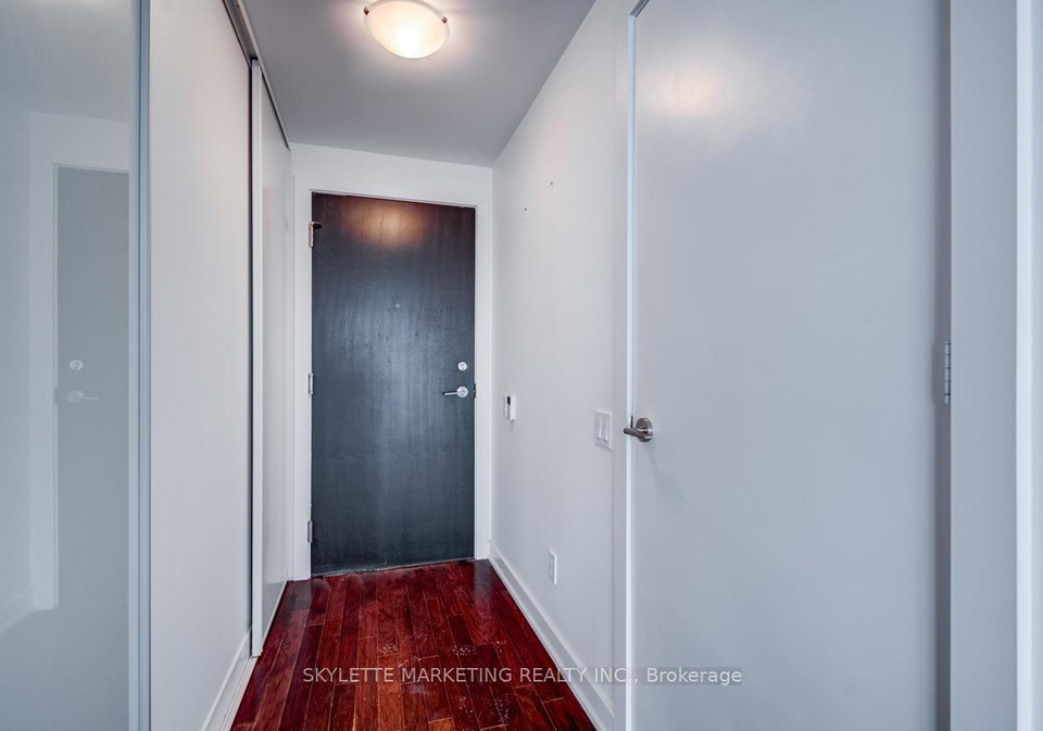 33-charles-street-e-toronto-toronto-ontario-c13495478