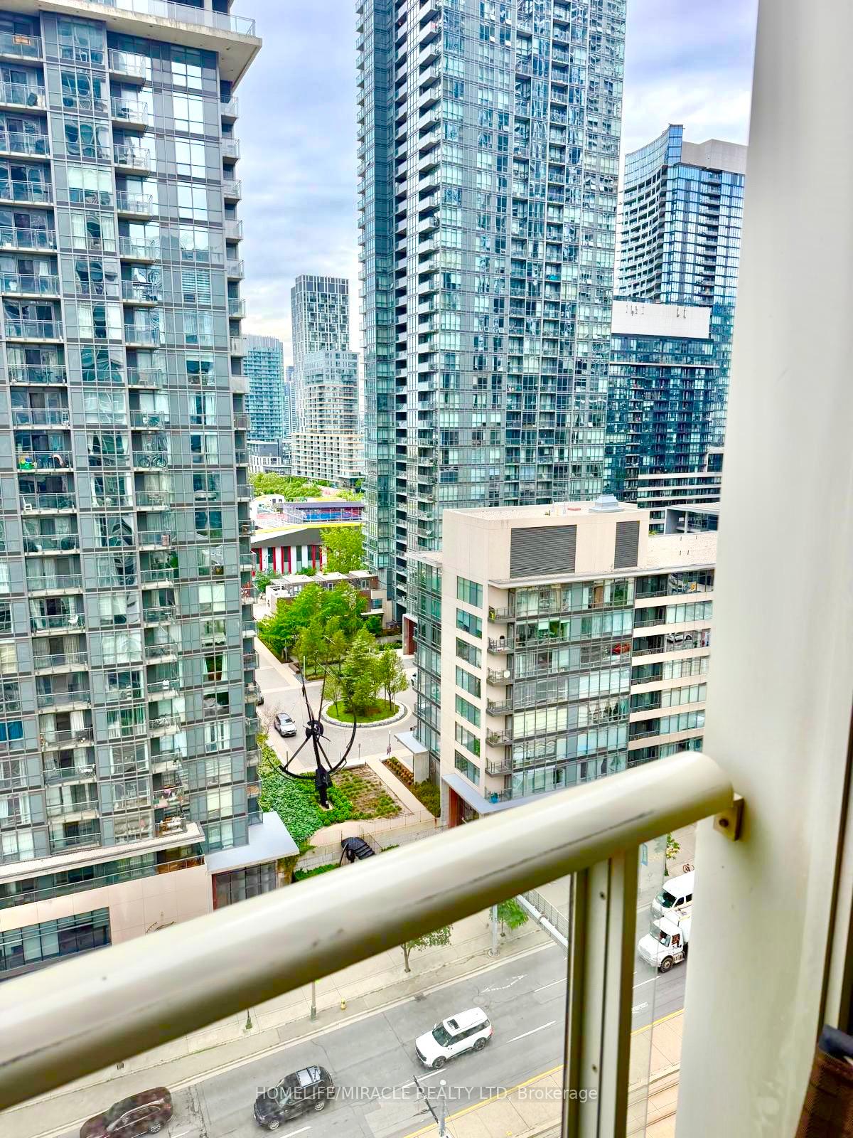 35-mariner-terrace-toronto-toronto-ontario-c13496412
