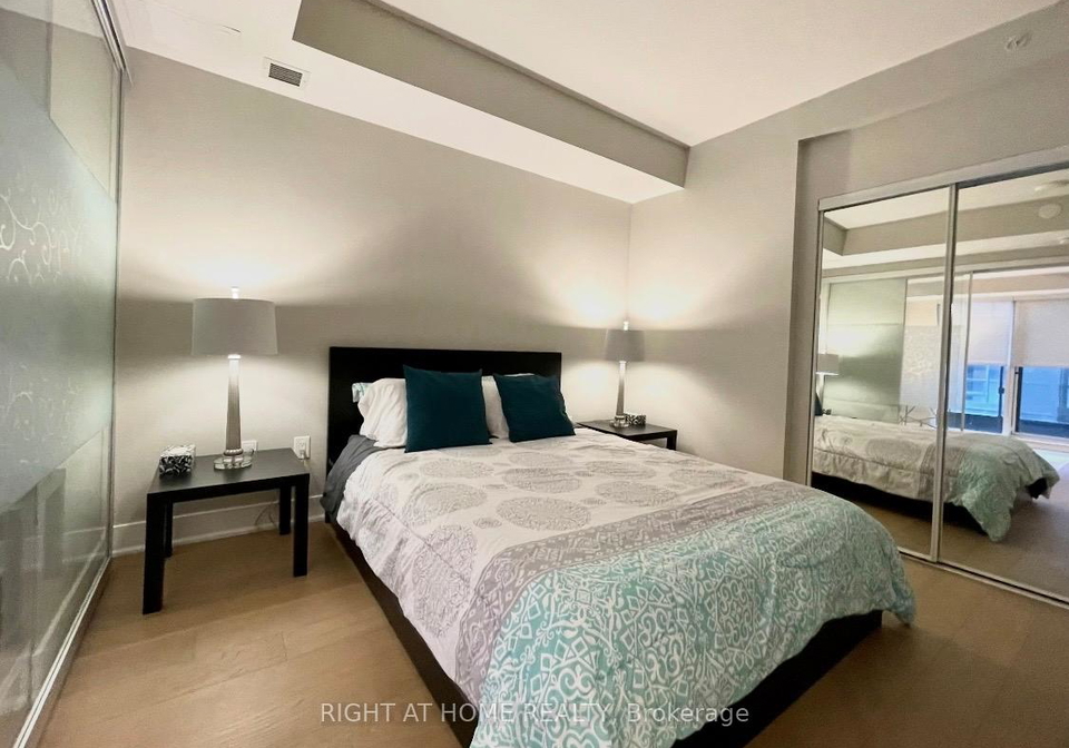 955-bay-street-toronto-toronto-ontario-c13496448