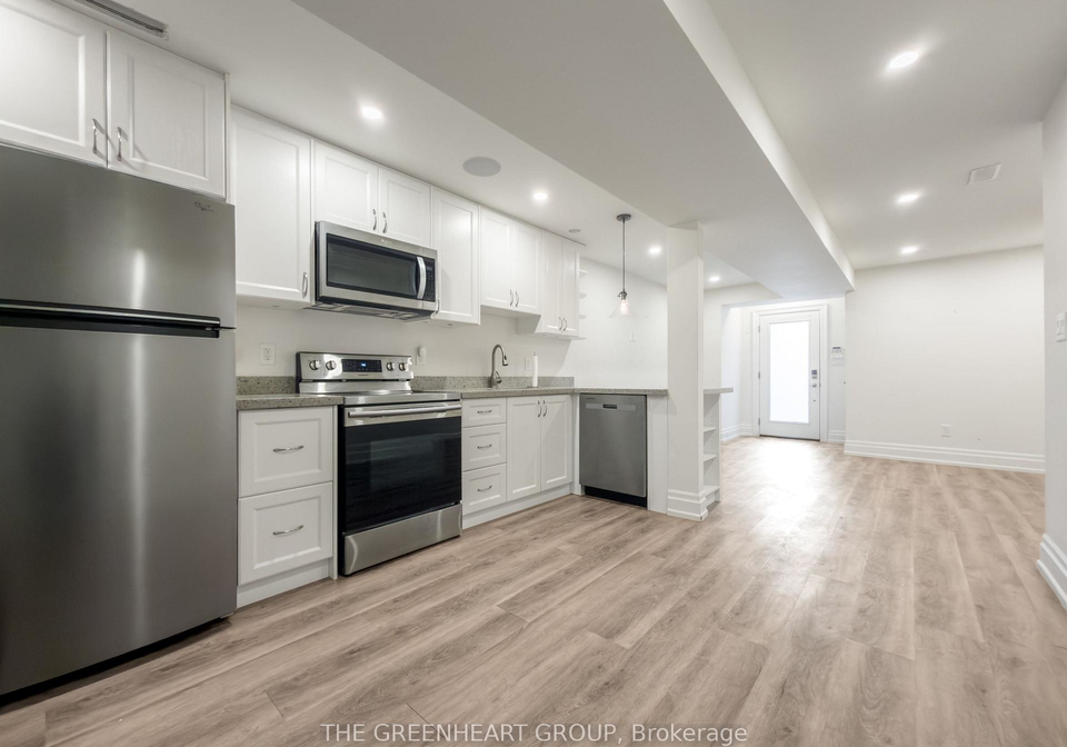 96-montrose-avenue-toronto-toronto-ontario-c13496802