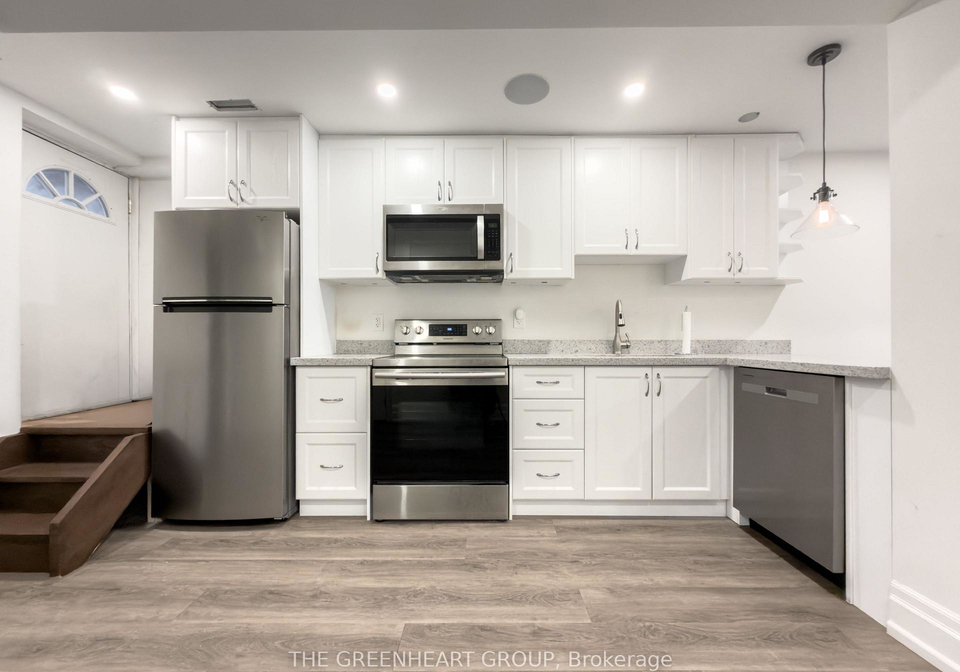 96-montrose-avenue-toronto-toronto-ontario-c13496802