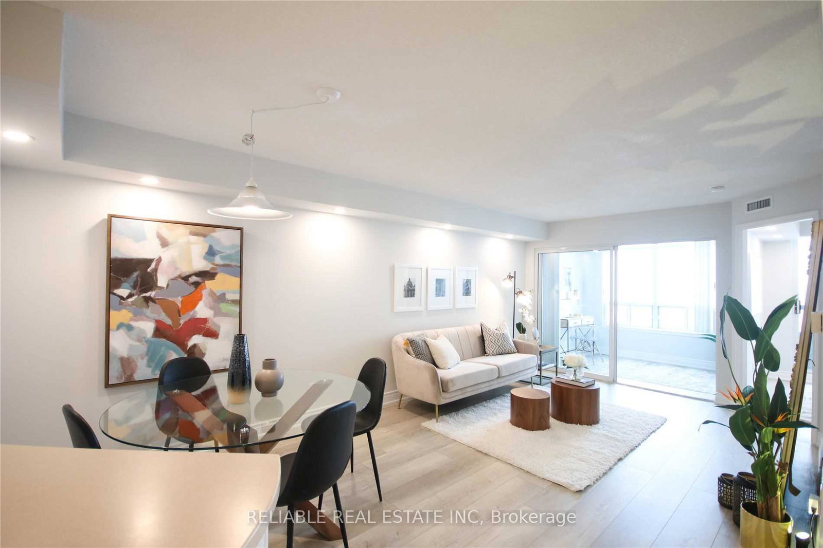8-hillcrest-avenue-toronto-north-york-ontario-c13496984