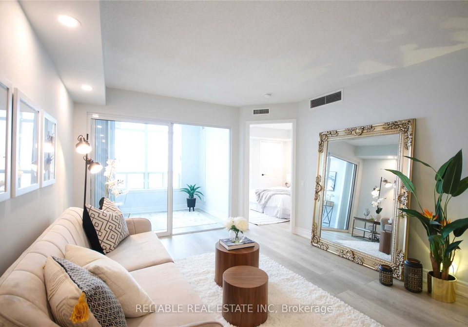 8-hillcrest-avenue-toronto-north-york-ontario-c13496984