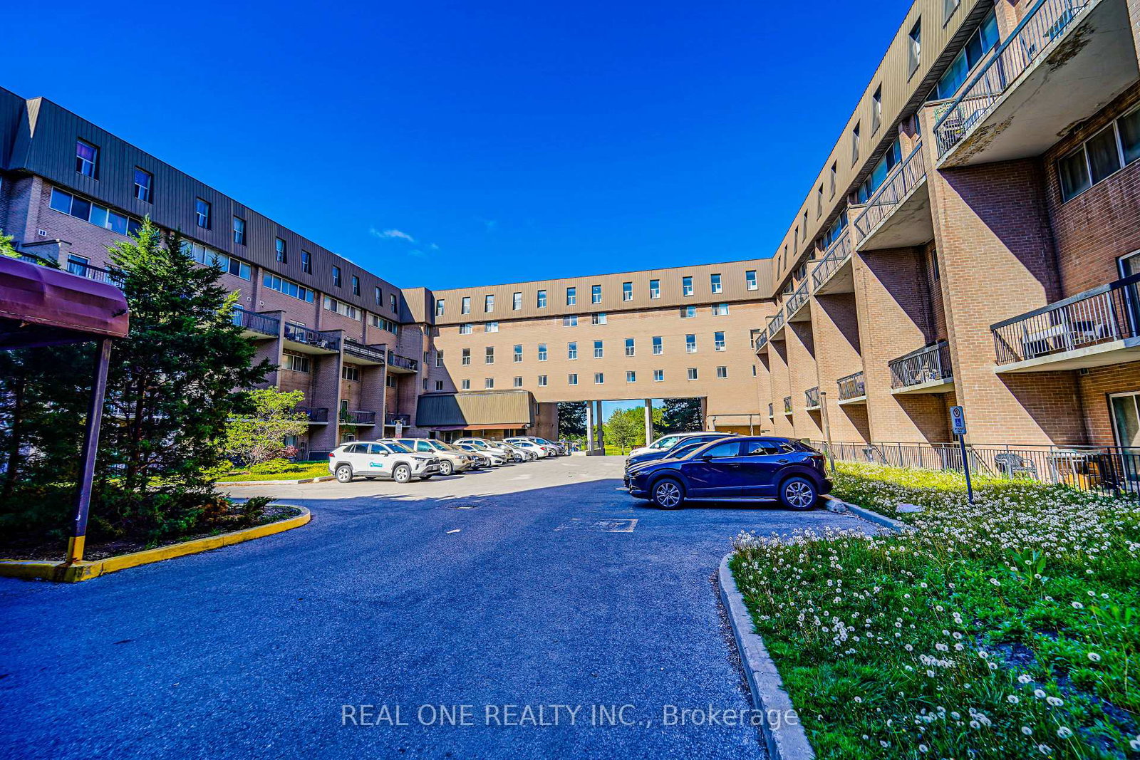 165-cherokee-boulevard-toronto-north-york-ontario-c13497032