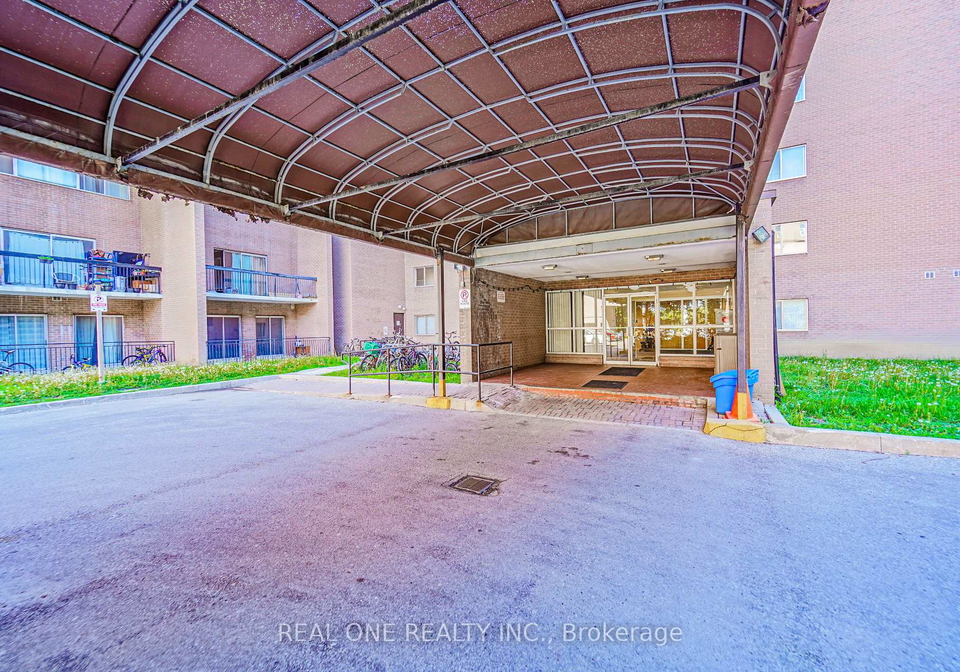 165-cherokee-boulevard-toronto-north-york-ontario-c13497032