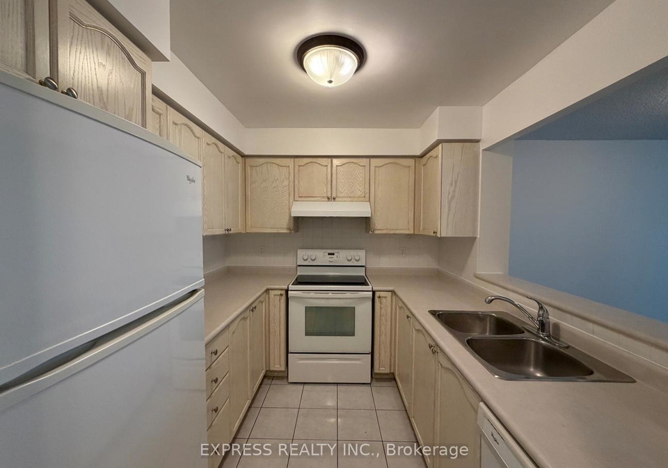 29-pemberton-avenue-toronto-north-york-ontario-c13497656