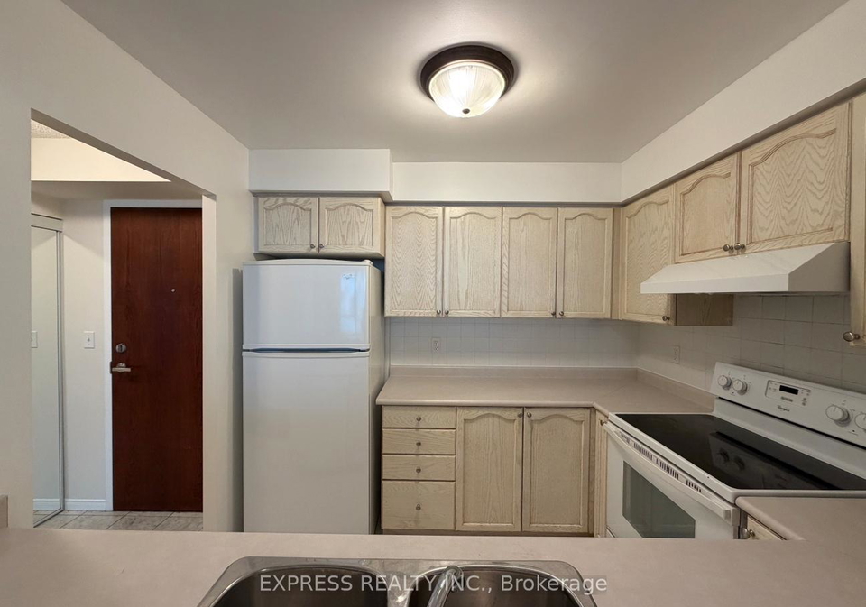 29-pemberton-avenue-toronto-north-york-ontario-c13497656
