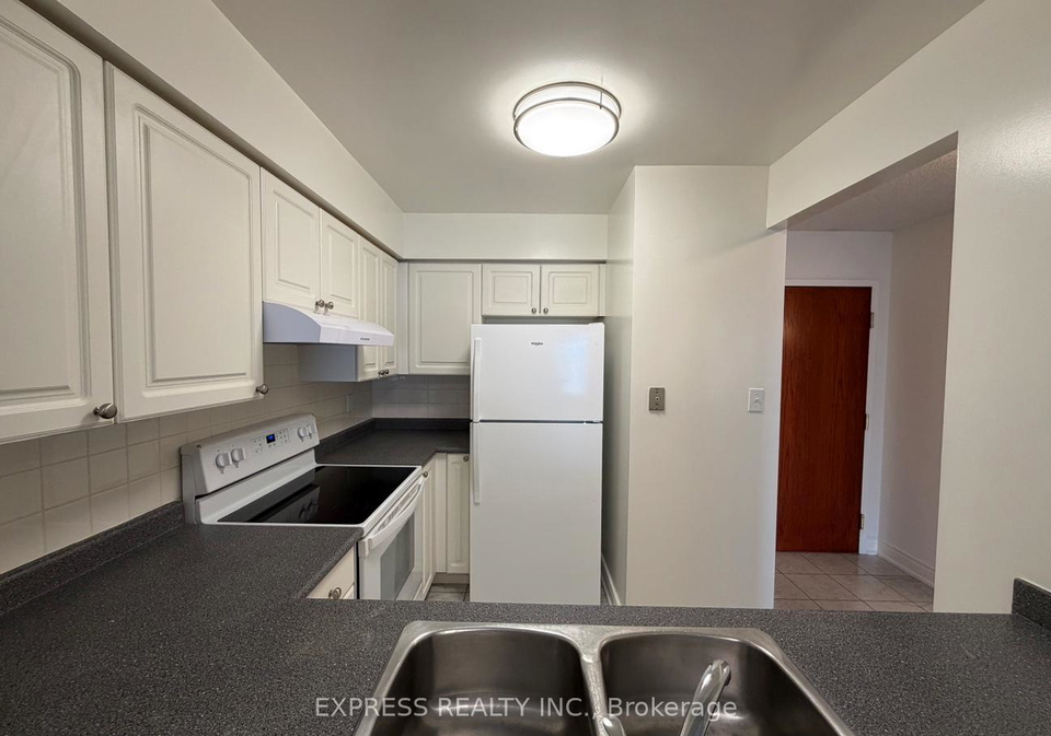18-hillcrest-avenue-toronto-north-york-ontario-c13497658