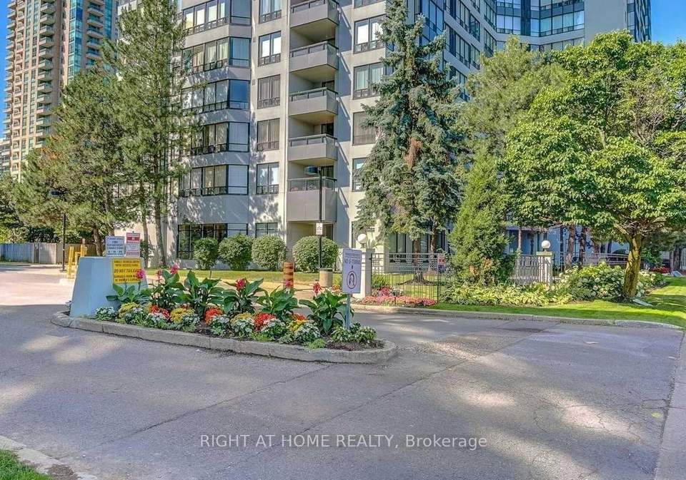 7-bishop-avenue-toronto-north-york-ontario-c13497692