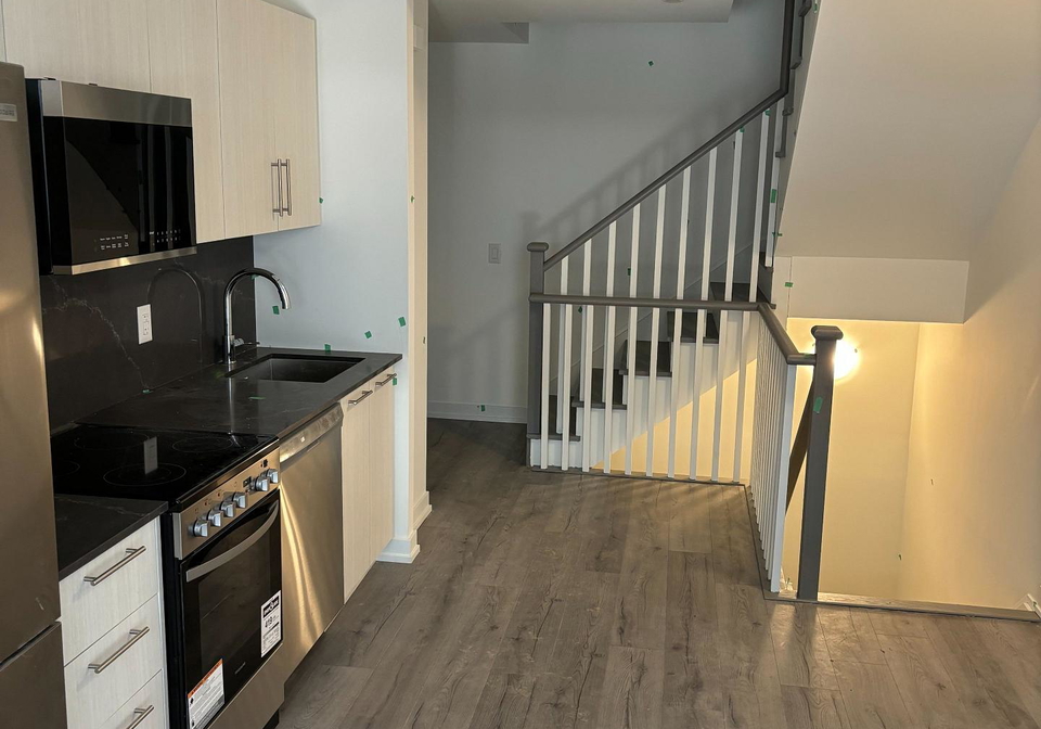 861-sheppard-avenue-w-toronto-toronto-ontario-c13497766
