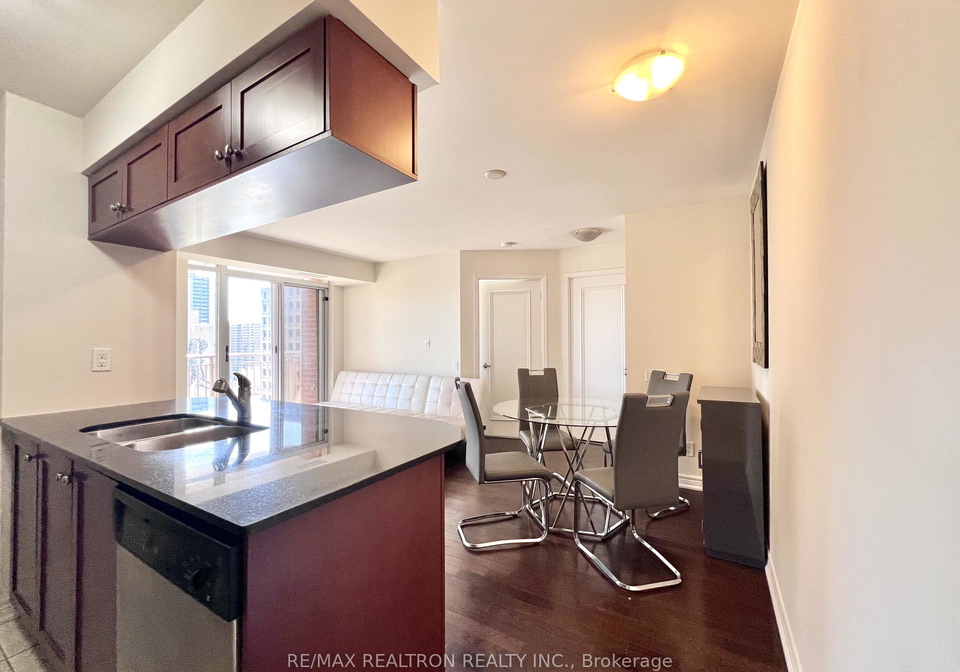 60-st-clair-avenue-w-toronto-toronto-ontario-c13498008