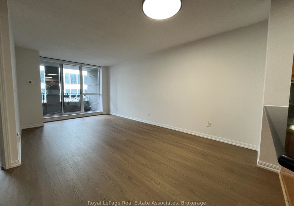 140-simcoe-street-toronto-toronto-ontario-c13498342