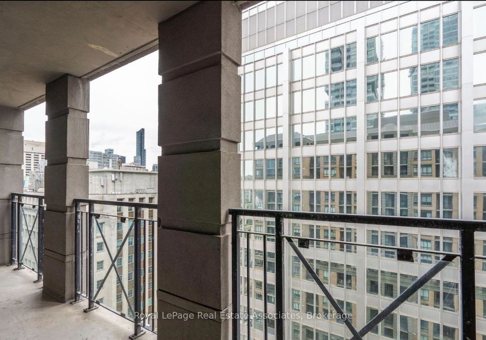 140-simcoe-street-toronto-toronto-ontario-c13498342