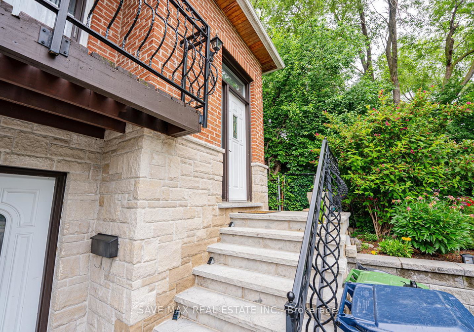 18-levitt-court-toronto-toronto-ontario-c13498900