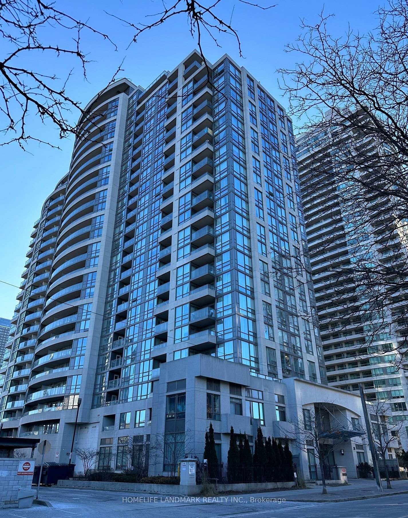 35-hollywood-avenue-n-toronto-north-york-ontario-c13499134
