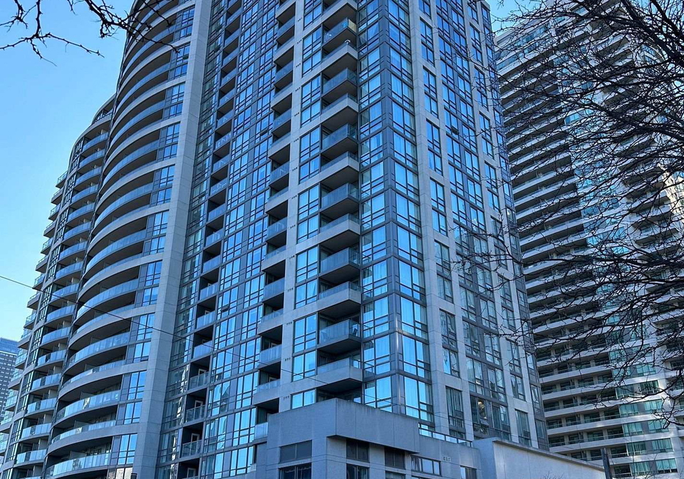 35-hollywood-avenue-n-toronto-north-york-ontario-c13499134