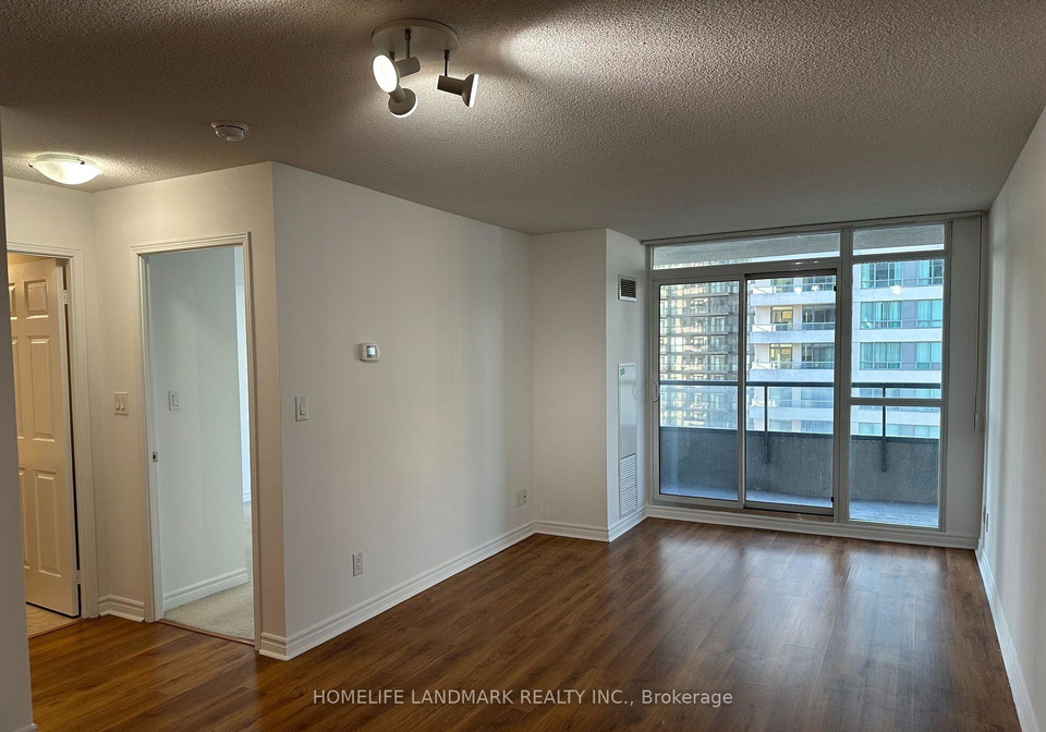 35-hollywood-avenue-n-toronto-north-york-ontario-c13499134