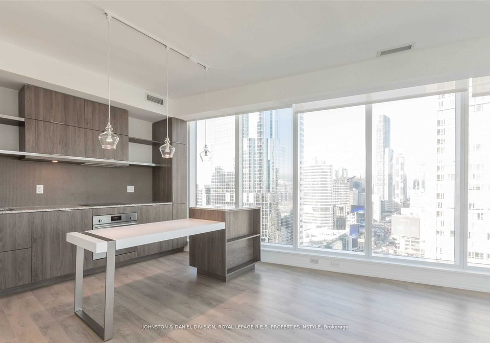 197-yonge-street-toronto-toronto-ontario-c13500426
