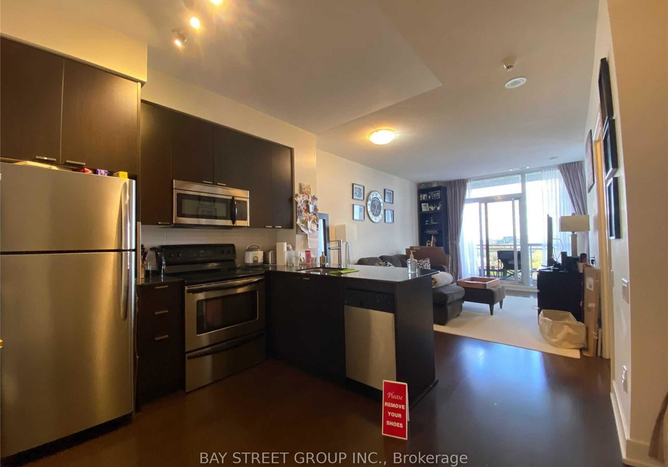 23-sheppard-avenue-e-toronto-north-york-ontario-c13501448