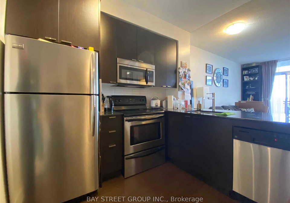 23-sheppard-avenue-e-toronto-north-york-ontario-c13501448