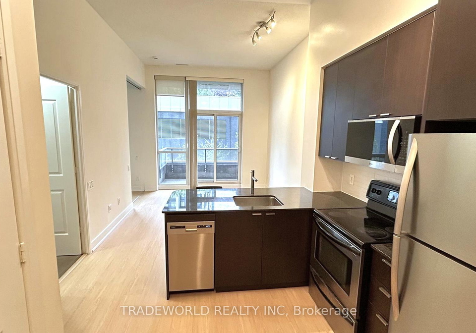 23-sheppard-avenue-e-toronto-north-york-ontario-c13501572