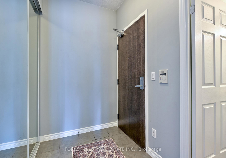 19-grand-trunk-crescent-toronto-toronto-ontario-c13502020