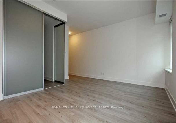 111-st-clair-avenue-w-toronto-toronto-ontario-c13502900