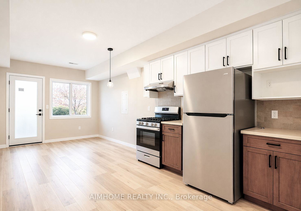 15-waddington-crescent-toronto-north-york-ontario-c13503108