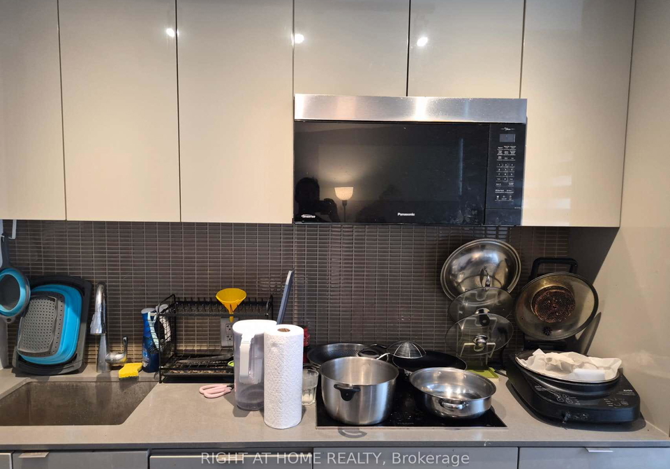 7-grenville-street-toronto-toronto-ontario-c13503292