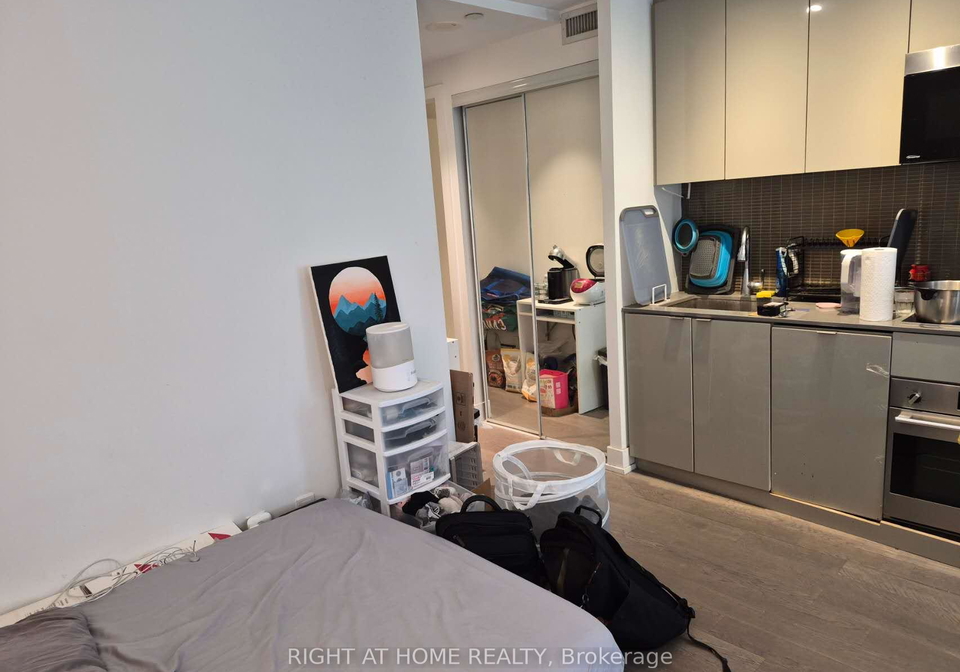 7-grenville-street-toronto-toronto-ontario-c13503292