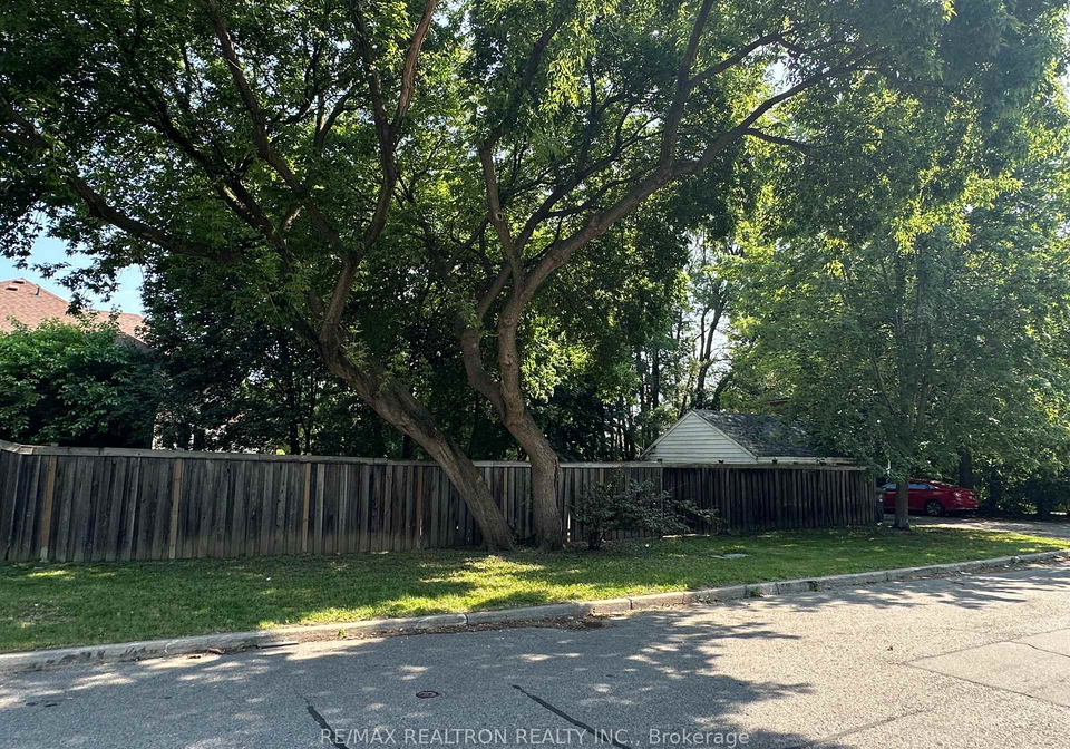 27-westgate-boulevard-toronto-toronto-ontario-c13505254
