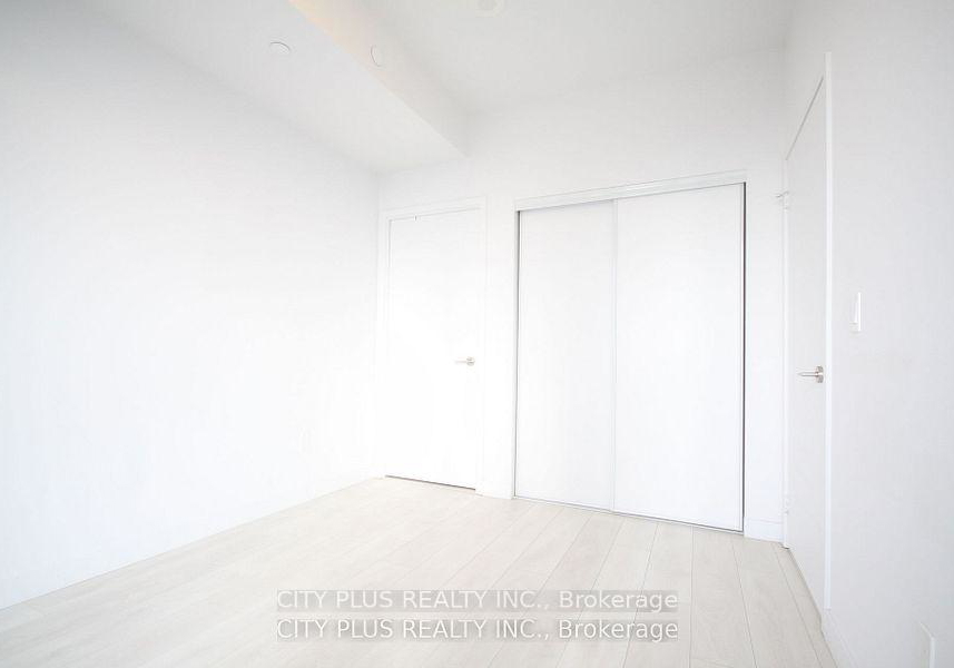 8-eglinton-avenue-e-toronto-toronto-ontario-c13507298