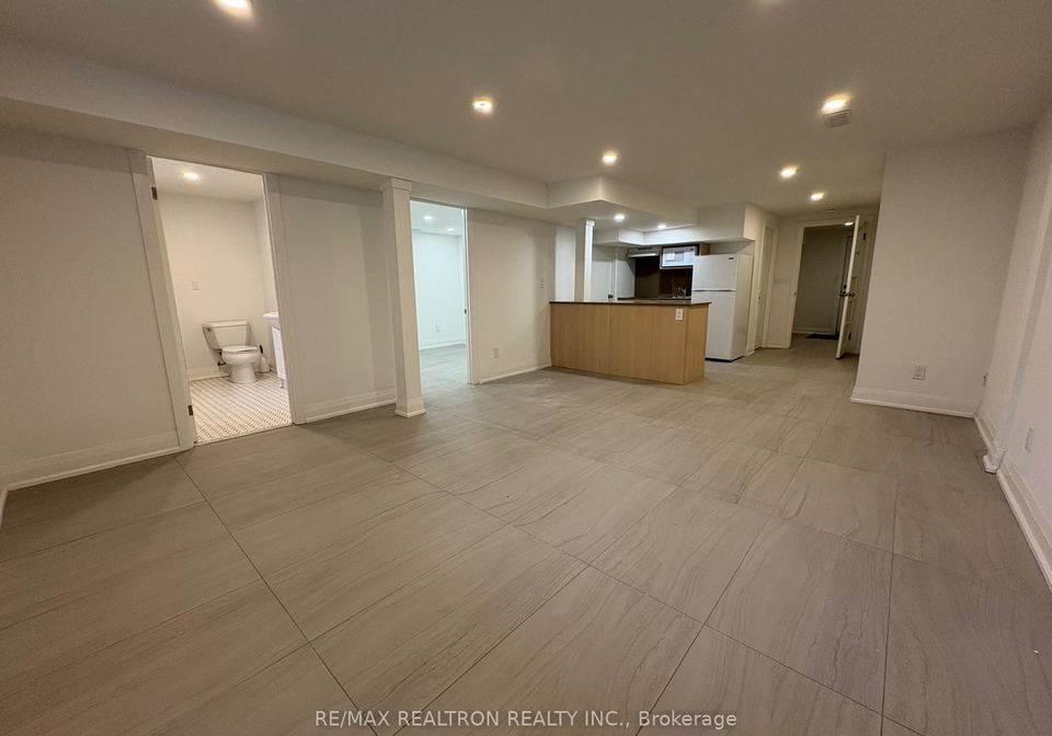 24-fenelon-drive-toronto-north-york-ontario-c13508608