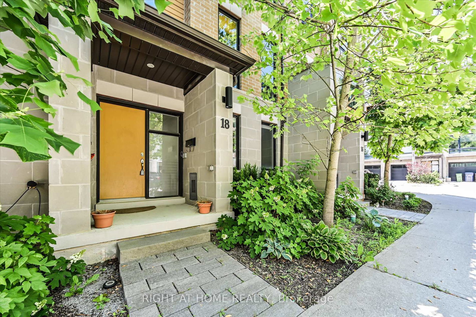 18-kenneth-wood-crescent-toronto-north-york-ontario-c13508806