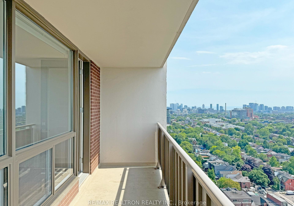 666-spadina-avenue-toronto-toronto-ontario-c13508878
