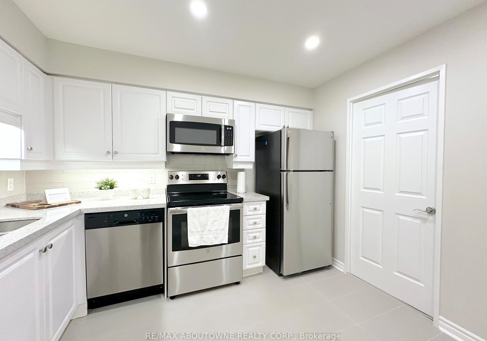 17-brookbanks-drive-toronto-north-york-ontario-c13508956
