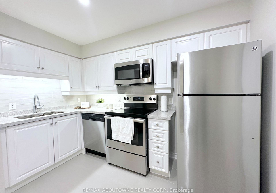 17-brookbanks-drive-toronto-north-york-ontario-c13508956