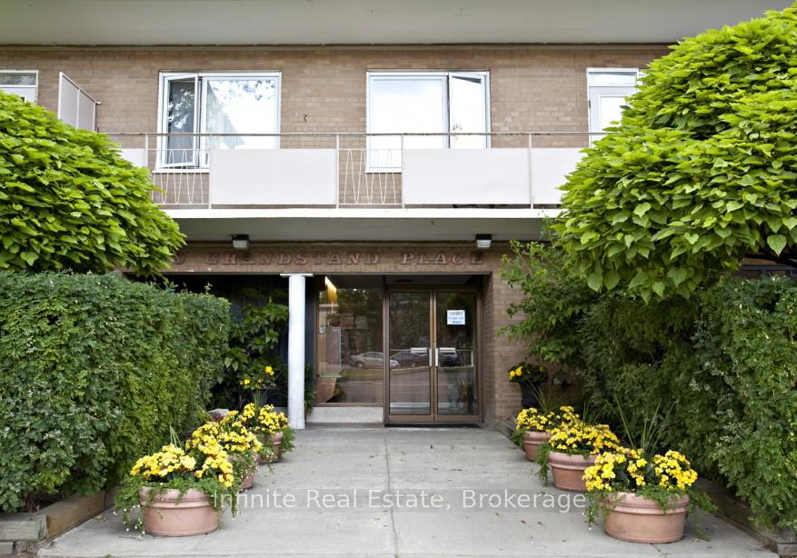 2-grandstand-place-toronto-east-york-ontario-c13509574