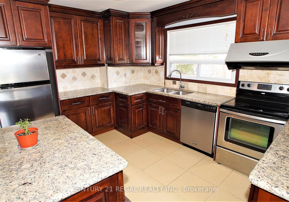 32-niantic-crescent-toronto-north-york-ontario-c13509744