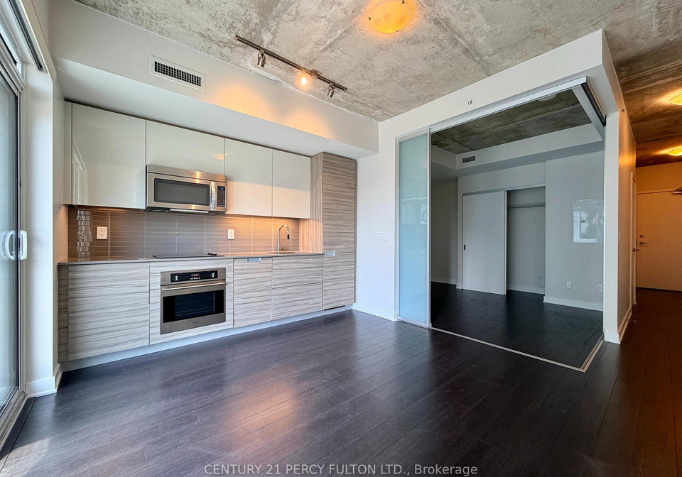 210-simcoe-street-toronto-toronto-ontario-c13509876