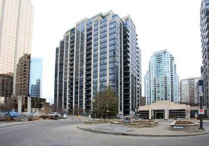 18-hollywood-avenue-toronto-north-york-ontario-c13511624