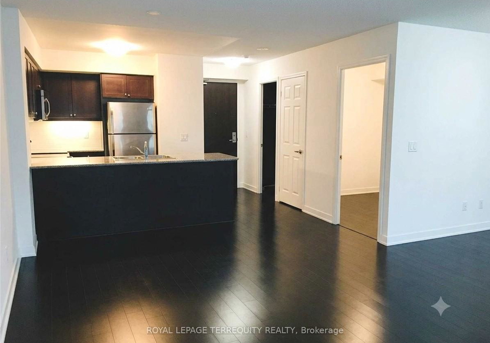19-grand-trunk-crescent-toronto-toronto-ontario-c13512644
