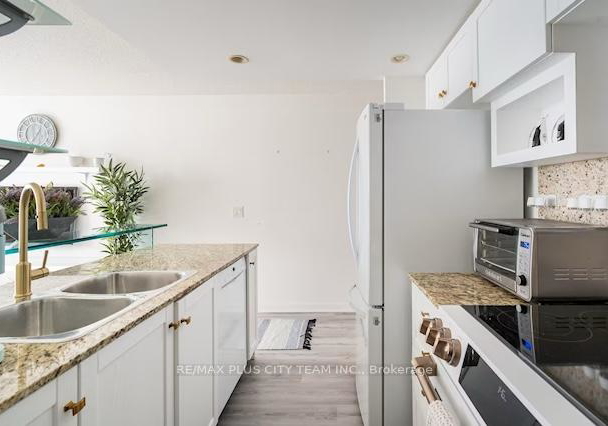 208-queens-quay-w-toronto-toronto-ontario-c13512874