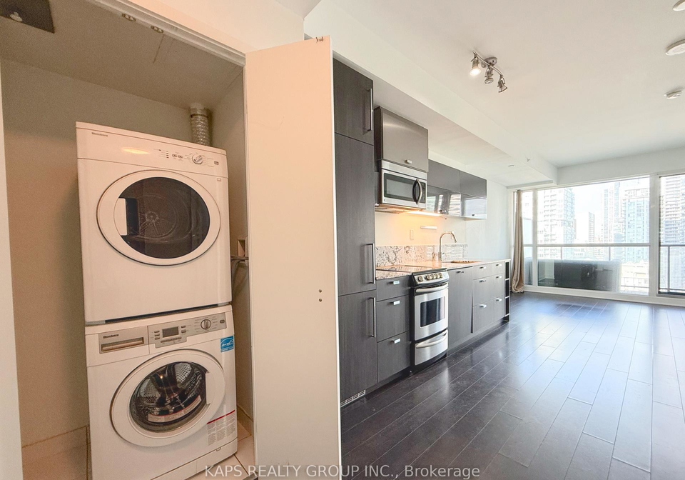 290-adelaide-street-w-toronto-toronto-ontario-c13515094