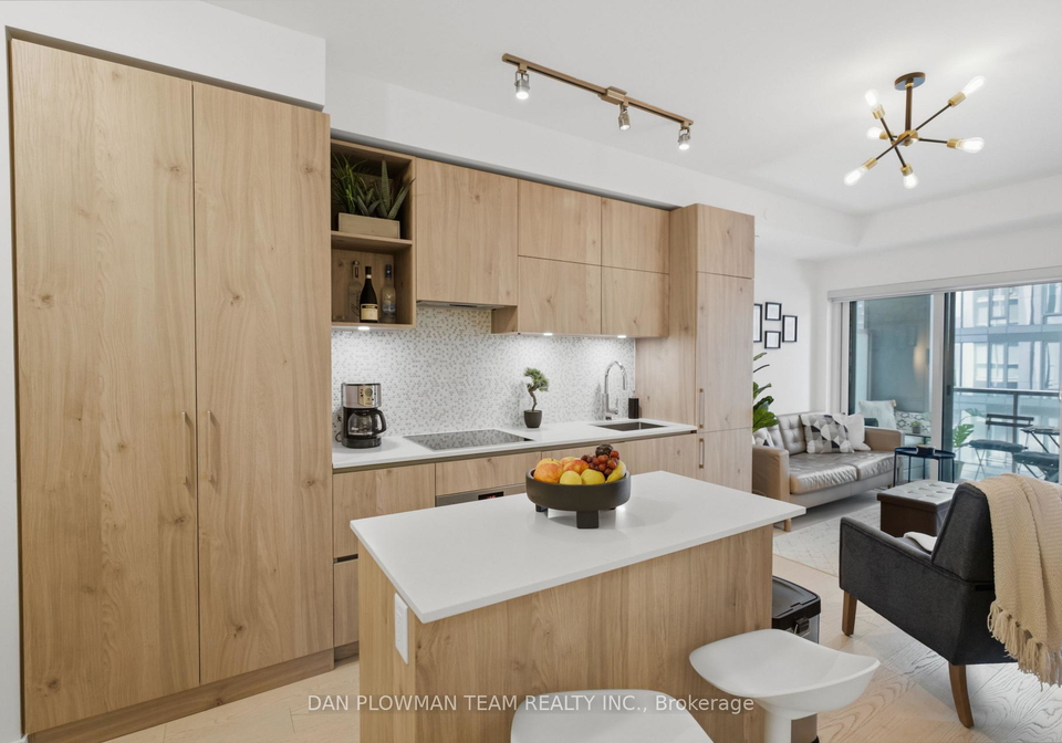 1-yorkville-avenue-toronto-toronto-ontario-c13515428