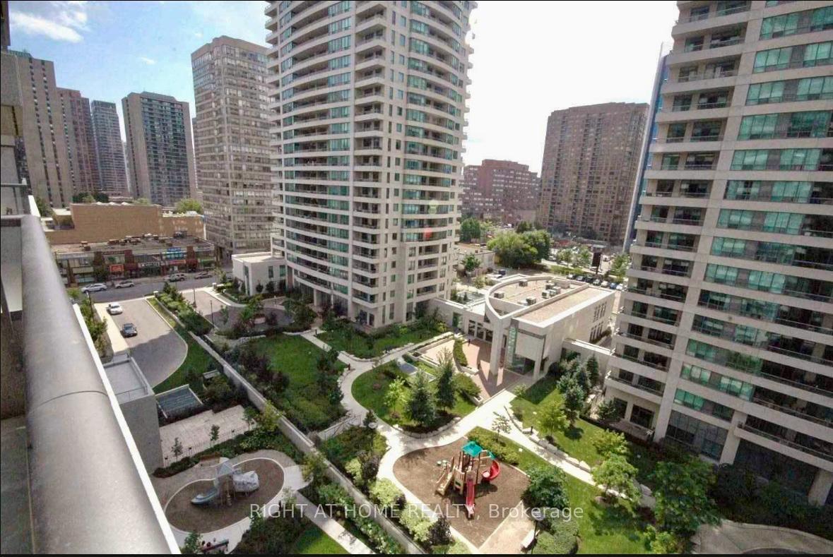 35-hollywood-avenue-toronto-north-york-ontario-c13516356