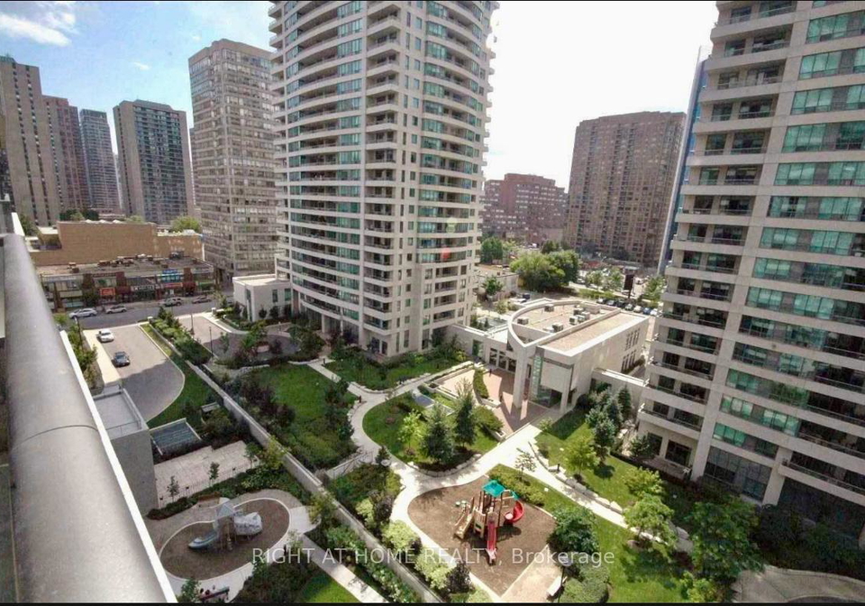 35-hollywood-avenue-toronto-north-york-ontario-c13516356